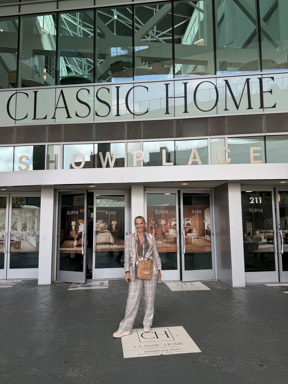 Entrada del showroom Classic Home en Showplace